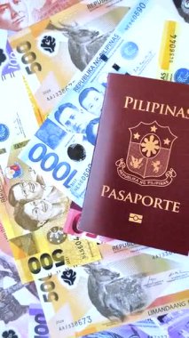 Seyahat etmek, uçmak ve iş yapmak için Filipinler pasaportu. Filipinler belgesi, sınırı geçmek için kimlik