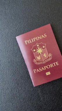 Seyahat etmek, uçmak ve iş yapmak için Filipinler pasaportu. Filipinler belgesi, sınırı geçmek için kimlik