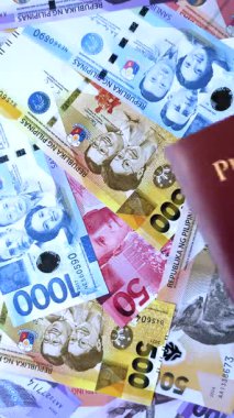 Seyahat etmek, uçmak ve iş yapmak için Filipinler pasaportu. Filipinler belgesi, sınırı geçmek için kimlik