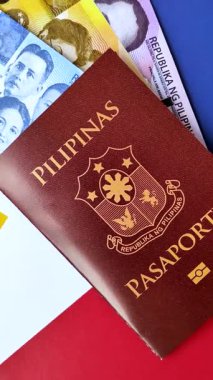 Seyahat etmek, uçmak ve iş yapmak için Filipinler pasaportu. Filipinler belgesi, sınırı geçmek için kimlik
