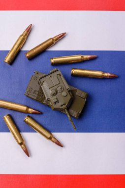 Para, Tayland parası savaş için para ve saldırıya karşı savunma için. Kavramsal bir zemin olarak savaş için baht