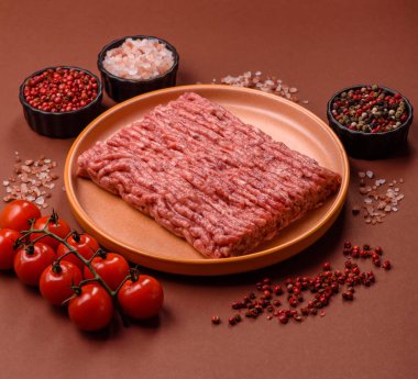 Çiğ et, pirzola ya da köfte yapmak için malzeme. Geçmişin için çiğ et.