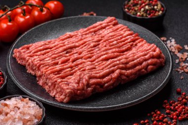 Çiğ et, pirzola ya da köfte yapmak için malzeme. Geçmişin için çiğ et.