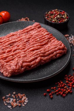 Çiğ et, pirzola ya da köfte yapmak için malzeme. Geçmişin için çiğ et.