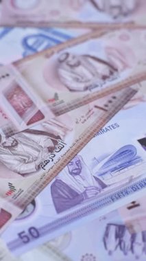 BAE parası, dirhem, kağıt banknot, nakit. İş yapmak, seyahat etmek için Emirlikler