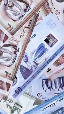BAE parası, dirhem, kağıt banknot, nakit. İş yapmak, seyahat etmek için Emirlikler