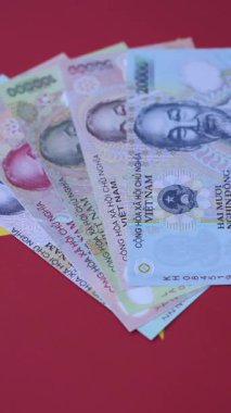 Vietnam parası, penis, kağıt banknotlar, nakit. Vietnam parası iş yapmak, seyahat etmek için.