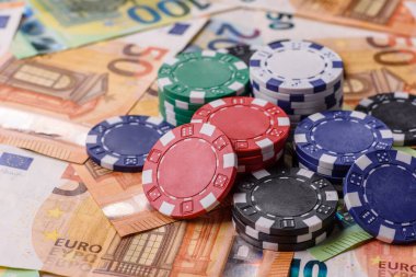 Kumarhane fişleri, bahisler, kumar, kazanma ya da kaybetme riski. Tasarımınız için arka plan olarak bahis çipleri