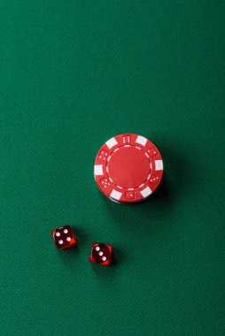 Kumarhanede kumar oynarız. Fişler, bahisler ve riskler vardır. Tasarımınız için bir arkaplan olarak tüm özelliklere sahip barbut oyunu