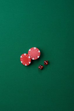 Kumarhanede kumar oynarız. Fişler, bahisler ve riskler vardır. Tasarımınız için bir arkaplan olarak tüm özelliklere sahip barbut oyunu