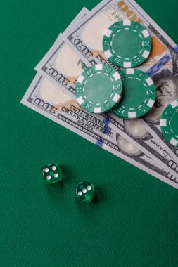 Kumarhanede kumar oynarız. Fişler, bahisler ve riskler vardır. Tasarımınız için bir arkaplan olarak tüm özelliklere sahip barbut oyunu