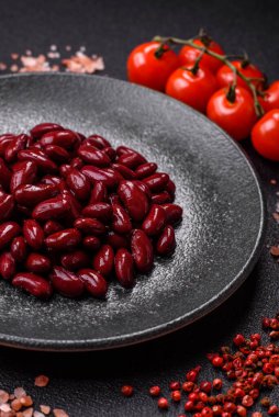 Sağlıklı ya da vejetaryen yemek pişirmek için konserve fasulye konservesi. Tasarımın için arka plan olarak konserve fasulye