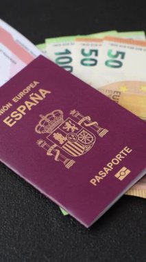 Seyahat, uçmak ve iş yapmak için İspanya pasaportu. İspanyolca belge, sınırı geçmek için kimlik