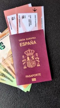 Seyahat, uçmak ve iş yapmak için İspanya pasaportu. İspanyolca belge, sınırı geçmek için kimlik