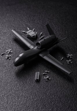 İnsansız casusluk teknolojisi ve düşmana saldıran insansız hava aracı. İHA 'lar, ülkenin işgalcilere karşı savunmasının temeli.