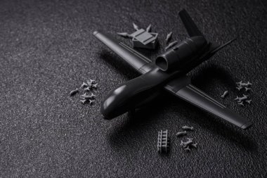 İnsansız casusluk teknolojisi ve düşmana saldıran insansız hava aracı. İHA 'lar, ülkenin işgalcilere karşı savunmasının temeli.