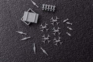 İnsansız casusluk teknolojisi ve düşmana saldıran insansız hava aracı. İHA 'lar, ülkenin işgalcilere karşı savunmasının temeli.