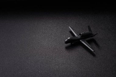 İnsansız casusluk teknolojisi ve düşmana saldıran insansız hava aracı. İHA 'lar, ülkenin işgalcilere karşı savunmasının temeli.