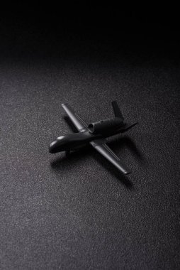 İnsansız casusluk teknolojisi ve düşmana saldıran insansız hava aracı. İHA 'lar, ülkenin işgalcilere karşı savunmasının temeli.