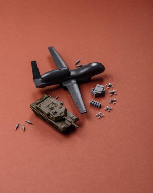 İnsansız casusluk teknolojisi ve düşmana saldıran insansız hava aracı. İHA 'lar, ülkenin işgalcilere karşı savunmasının temeli.