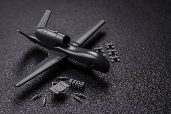 İnsansız casusluk teknolojisi ve düşmana saldıran insansız hava aracı. İHA 'lar, ülkenin işgalcilere karşı savunmasının temeli.