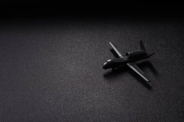 İnsansız casusluk teknolojisi ve düşmana saldıran insansız hava aracı. İHA 'lar, ülkenin işgalcilere karşı savunmasının temeli.