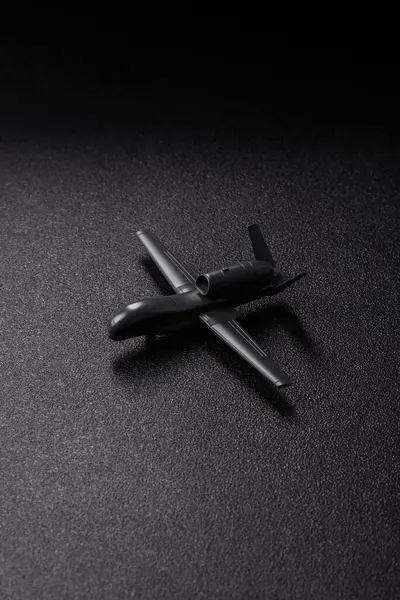 İnsansız casusluk teknolojisi ve düşmana saldıran insansız hava aracı. İHA 'lar, ülkenin işgalcilere karşı savunmasının temeli.