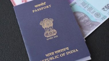Hindistan pasaportu ve seyahat, uçma ve iş yapma biletleri. Hindistan belgesi, sınırı geçmek için kimlik