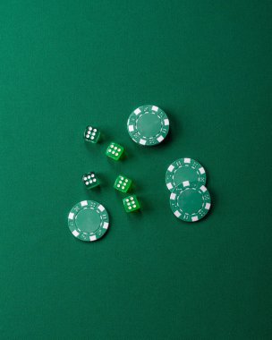 Fişler, bahisler ve kumarhanede risk içeren Dice poker oyunu. Dizaynınız için arka plan olarak zar pokeri