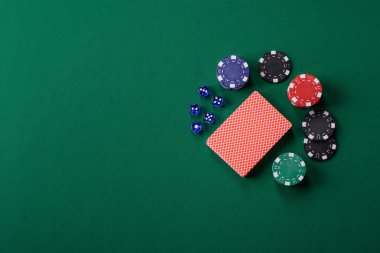 Fişler, bahisler ve kumarhanede risk içeren Dice poker oyunu. Dizaynınız için arka plan olarak zar pokeri