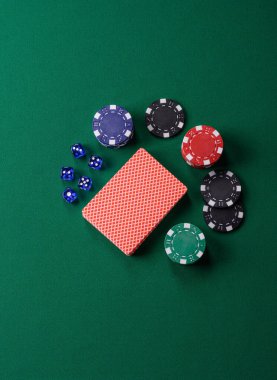 Fişler, bahisler ve kumarhanede risk içeren Dice poker oyunu. Dizaynınız için arka plan olarak zar pokeri