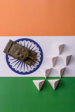 Tanksavar bariyeri veya beton ve demirden yapılmış ejderha dişleri. Düşman tanklarından korunmak için ejderha dişleri.