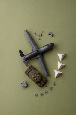 İnsansız casusluk teknolojisi ve düşmana saldıran insansız hava aracı. İHA 'lar, ülkenin işgalcilere karşı savunmasının temeli.