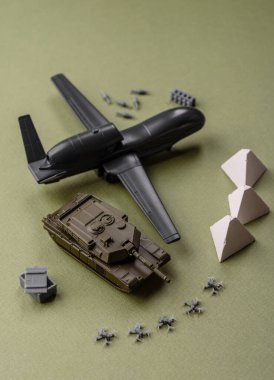 İnsansız casusluk teknolojisi ve düşmana saldıran insansız hava aracı. İHA 'lar, ülkenin işgalcilere karşı savunmasının temeli.