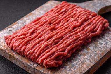 Çiğ kıyma ya da domuz eti, hamburger için kıyma. Gıda arkaplanı olarak kıyma kırmızısı
