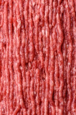 Çiğ kıyma ya da domuz eti, hamburger için kıyma. Gıda arkaplanı olarak kıyma kırmızısı