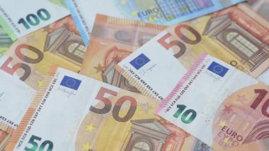 Kağıt para, euro banknotları, tasarruf için nakit, yatırımlar ve ticari işlemler. Tasarımınız için bir mali geçmiş olarak Euro kağıt para