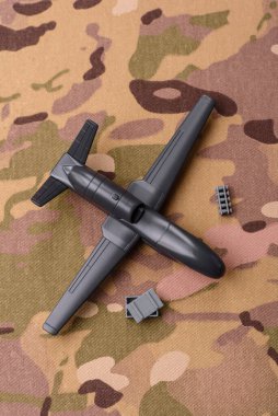 İnsansız casusluk teknolojisi ve düşmana saldıran insansız hava aracı. İHA 'lar, ülkenin işgalcilere karşı savunmasının temeli.