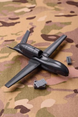 İnsansız casusluk teknolojisi ve düşmana saldıran insansız hava aracı. İHA 'lar, ülkenin işgalcilere karşı savunmasının temeli.