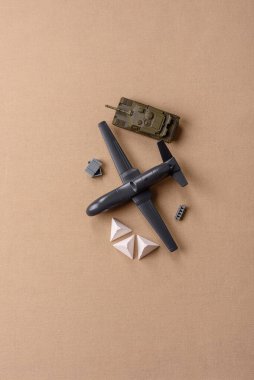 İnsansız casusluk teknolojisi ve düşmana saldıran insansız hava aracı. İHA 'lar, ülkenin işgalcilere karşı savunmasının temeli.