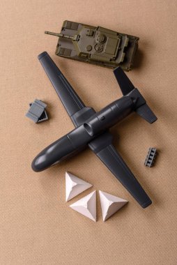 İnsansız casusluk teknolojisi ve düşmana saldıran insansız hava aracı. İHA 'lar, ülkenin işgalcilere karşı savunmasının temeli.