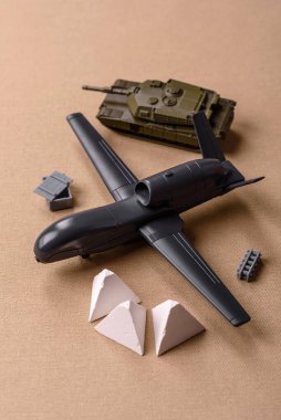 İnsansız casusluk teknolojisi ve düşmana saldıran insansız hava aracı. İHA 'lar, ülkenin işgalcilere karşı savunmasının temeli.