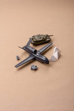 İnsansız casusluk teknolojisi ve düşmana saldıran insansız hava aracı. İHA 'lar, ülkenin işgalcilere karşı savunmasının temeli.