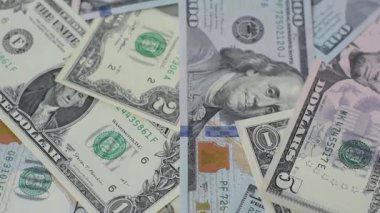 Amerikan parası, nakit kağıt dolarlar, Amerikan işi ve finansal işlemler. Kavramsal bir arka plan olarak farklı mezheplerden oluşan banknotlar halinde nakit para.