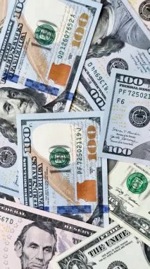 Amerikan parası, nakit kağıt dolarlar, Amerikan işi ve finansal işlemler. Kavramsal bir arka plan olarak farklı mezheplerden oluşan banknotlar halinde nakit para.