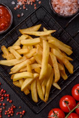 Patates kızartması, patates kızartması ya da soslu atıştırmalık. Patates kızartması, fast food, paket servis.