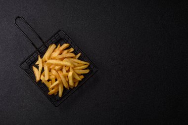 Patates kızartması, patates kızartması ya da soslu atıştırmalık. Patates kızartması, fast food, paket servis.