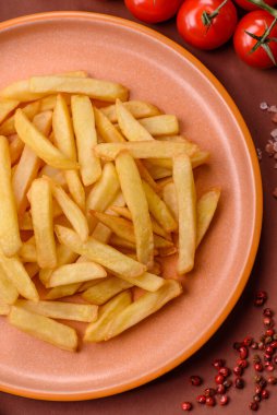 Patates kızartması, patates kızartması ya da soslu atıştırmalık. Patates kızartması, fast food, paket servis.