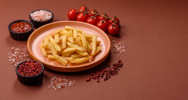 Patates kızartması, patates kızartması ya da soslu atıştırmalık. Patates kızartması, fast food, paket servis.