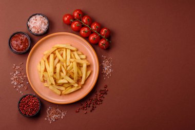 Patates kızartması, patates kızartması ya da soslu atıştırmalık. Patates kızartması, fast food, paket servis.